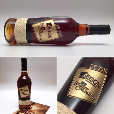 Hloubkové pískovaní a barvení skla