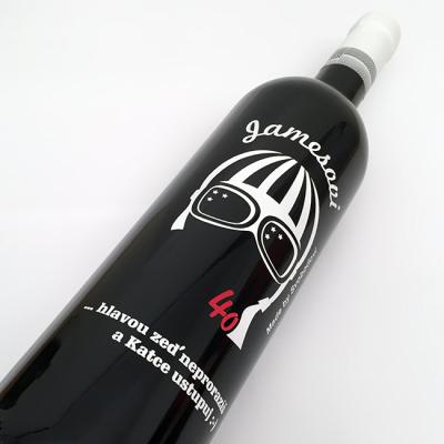 Hloubkové pískovaní a barvení skla