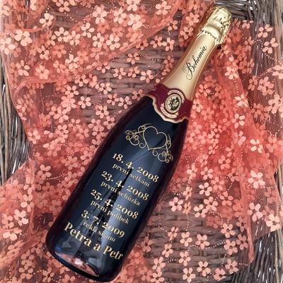 Hloubkové pískovaní a barvení skla